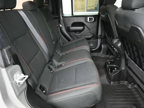 Used 2022 Jeep Gladiator Rubicon AWD/4WD image 14