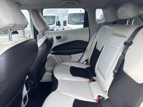 Used 2019 Jeep Compass Latitude AWD/4WD image 11