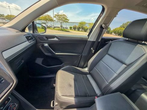 Used 2021 Volkswagen Tiguan SE FWD image 12