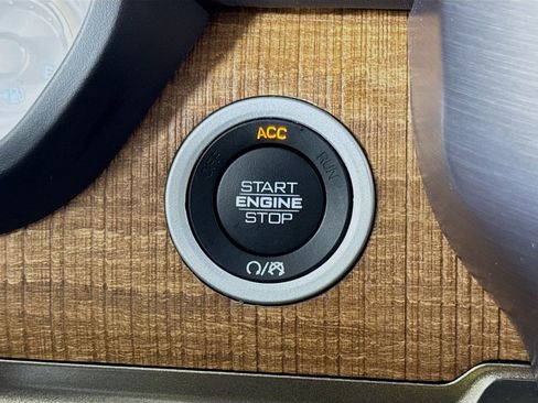 Used 2019 RAM 1500 Laramie Longhorn image 28