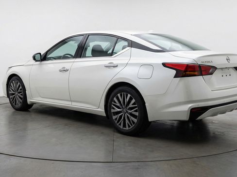 Used 2025 Nissan Altima 2.5 SV image 6