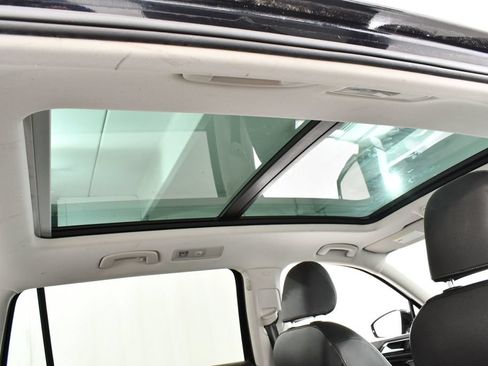 Used 2018 Volkswagen Tiguan SE AWD/4WD image 18