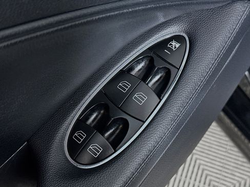 Used 2006 Mercedes-Benz CLS 500 image 16
