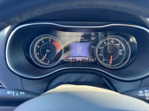 Used 2020 Jeep Cherokee Limited image 12