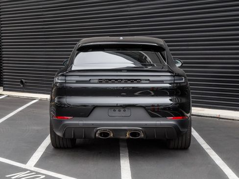 Certified 2026 Porsche Cayenne GTS AWD/4WD image 6