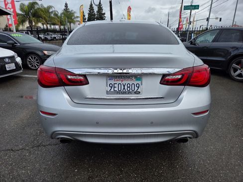 Used 2016 INFINITI Q70 3.7 RWD image 3