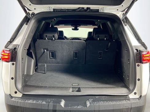 Used 2023 Chevrolet Traverse RS image 25