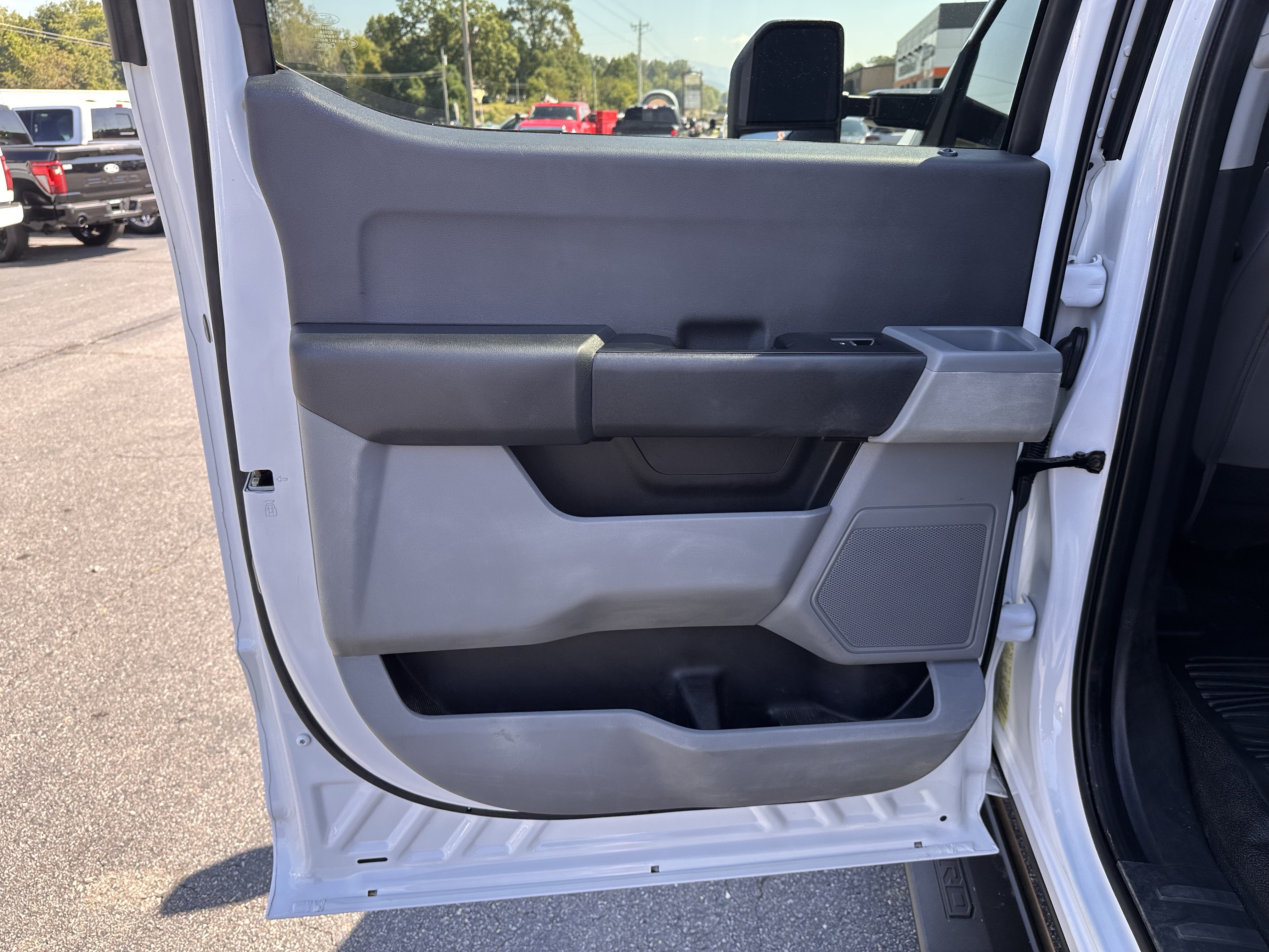 Used 2024 Ford F550 4x4 Crew Cab Super Duty image 9