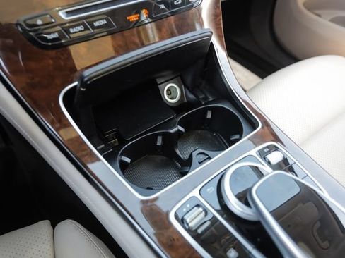Used 2016 Mercedes-Benz GLC 300 4MATIC image 39