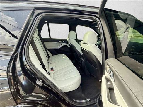 Used 2024 BMW X5 xDrive40i w/ M Sport Package AWD/4WD image 16