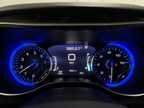 Used 2023 Chrysler Pacifica Limited FWD image 16