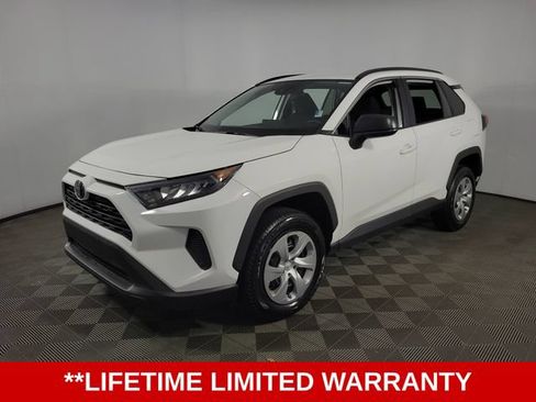 Used 2020 Toyota RAV4 LE FWD image 3