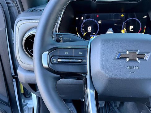 Used 2025 Chevrolet Colorado ZR2 w/ Technology Package image 24