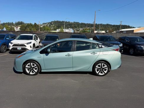Used 2016 Toyota Prius Four Touring w/ Premium Convenience Package FWD image 6