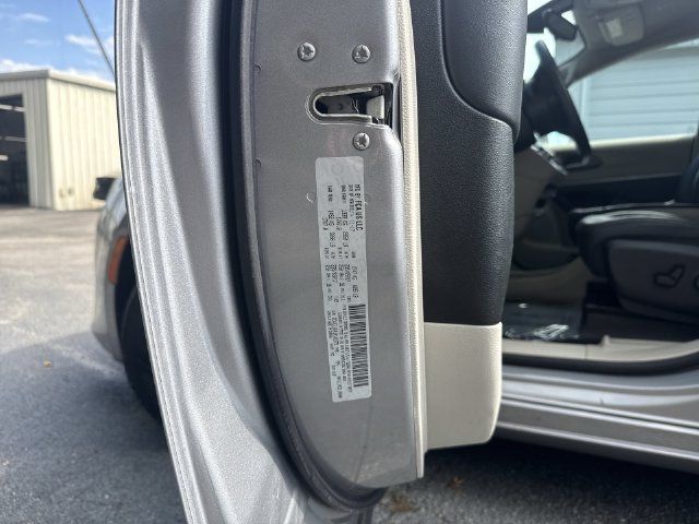 Used 2018 Chrysler Pacifica Touring-L FWD image 37