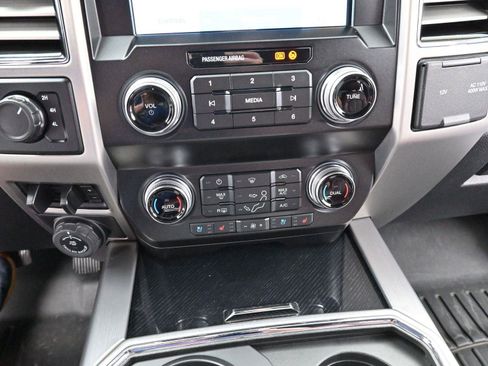 Used 2020 Ford F250 Platinum w/ FX4 Off-Road Package image 27