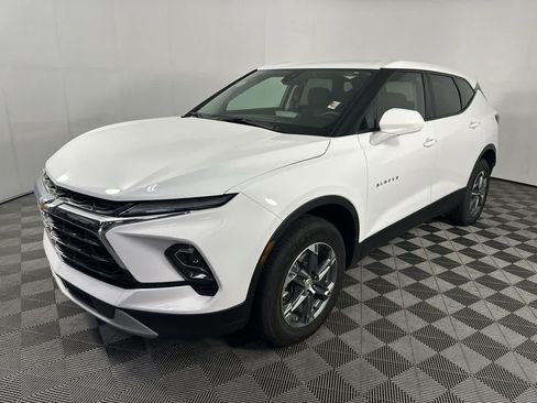 Used 2025 Chevrolet Blazer LT FWD image 4