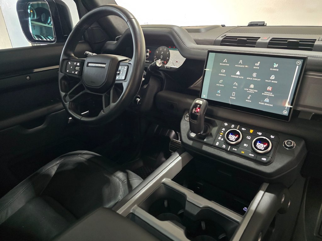 Used 2025 Land Rover Defender 110 V8 AWD/4WD image 29