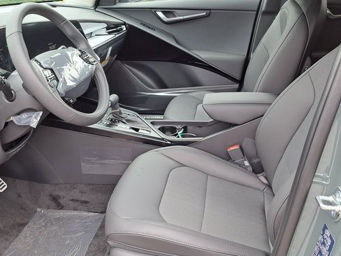 New 2025 Kia Niro EX Touring image 12