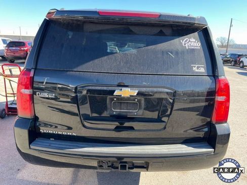 Used 2018 Chevrolet Suburban LT image 4