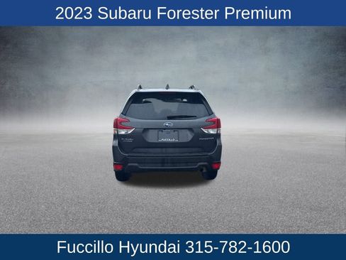 Used 2023 Subaru Forester Premium image 4