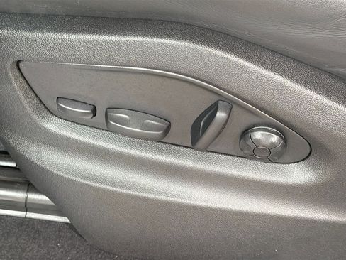 Used 2025 Porsche Cayenne Turbo AWD/4WD image 27