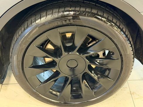 Used 2023 Tesla Model Y Long Range AWD/4WD image 37