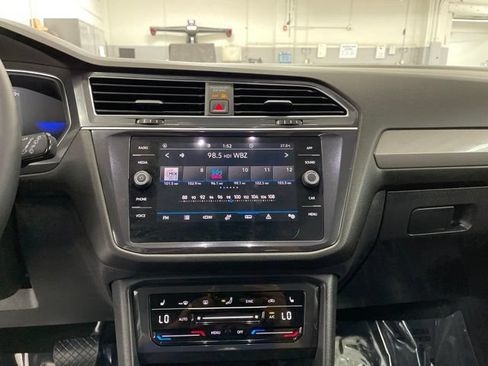 Used 2023 Volkswagen Tiguan SE FWD image 21