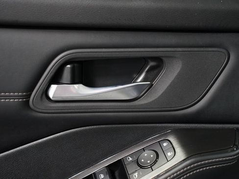 Used 2025 Nissan Rogue SV w/ SV Premium Package FWD image 30