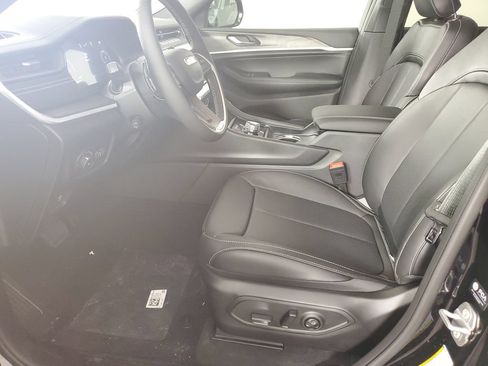 New 2026 Jeep Grand Cherokee Limited AWD/4WD image 11