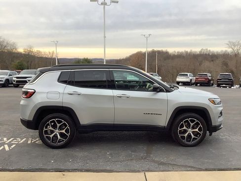 Certified 2024 Jeep Compass Limited image 4