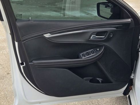 Used 2017 Chevrolet Impala LT w/ Convenience Package image 26