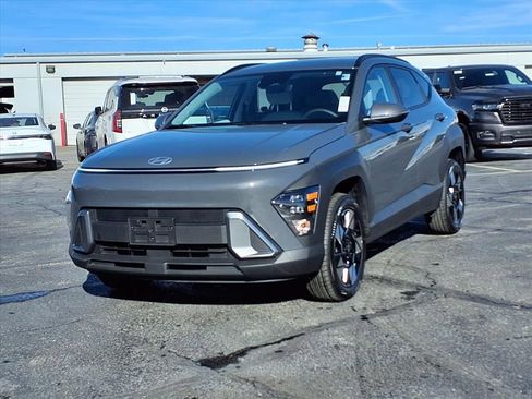Used 2025 Hyundai Kona SEL image 2