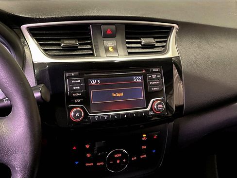 Used 2018 Nissan Sentra SV image 9