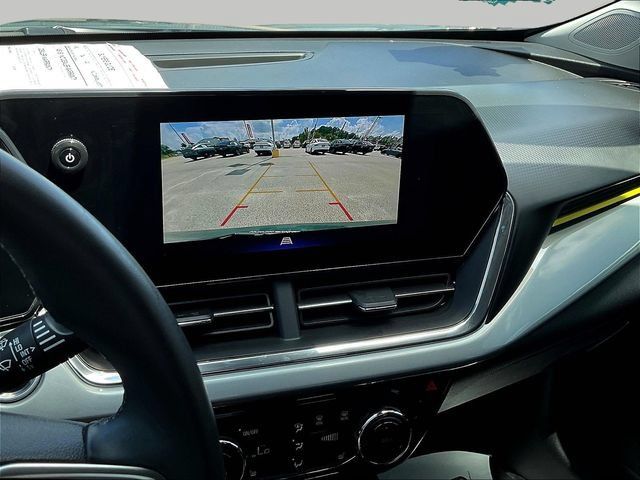 Used 2025 Chevrolet Trax LT w/ LT Convenience Package FWD image 16
