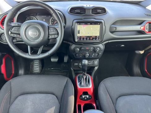 Used 2022 Jeep Renegade Trailhawk AWD/4WD image 3