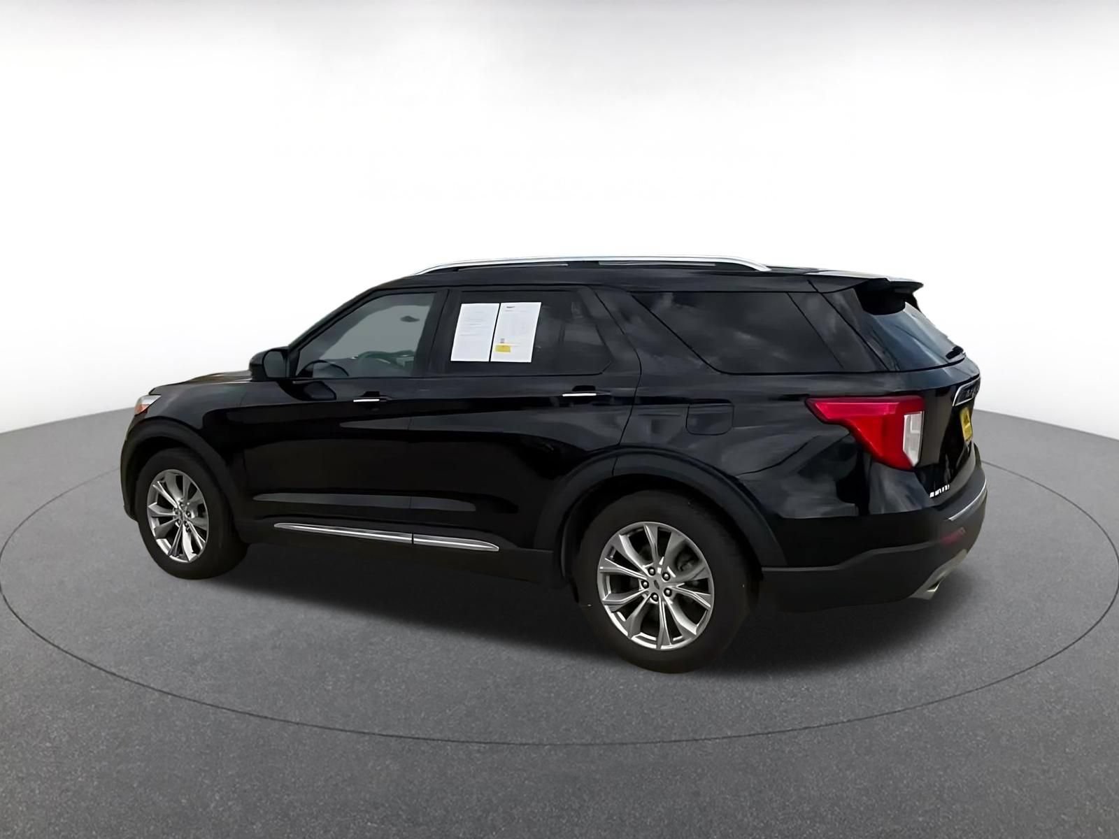 Used 2024 Ford Explorer Limited RWD image 9