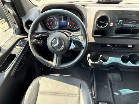 Used 2025 Mercedes-Benz Sprinter 2500 image 24