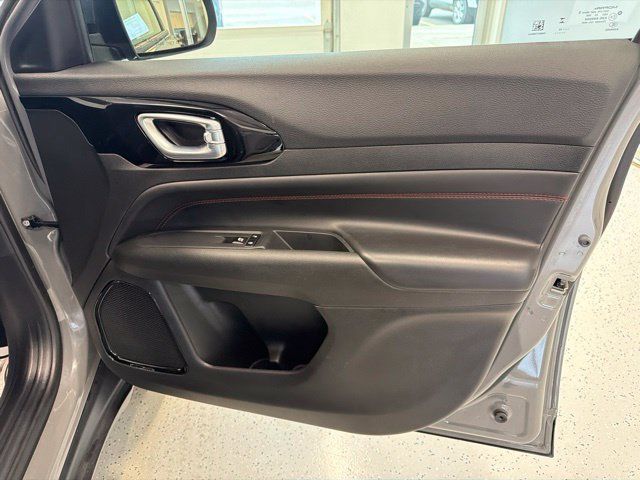 Used 2023 Jeep Compass Trailhawk w/ Trailhawk Convenience Group AWD/4WD image 40