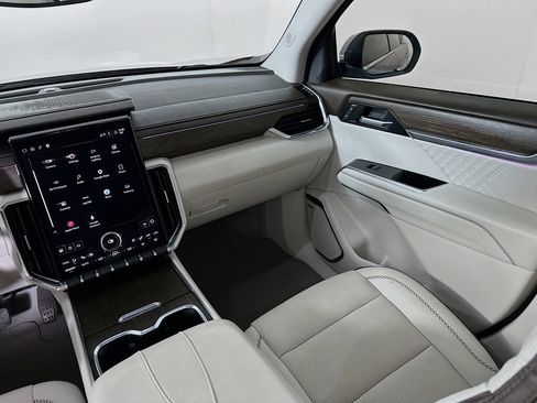 Used 2025 GMC Acadia Denali FWD image 20