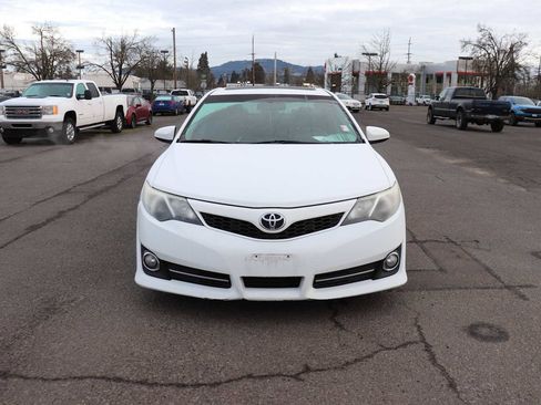 Used 2012 Toyota Camry SE image 2