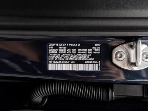 Used 2025 Porsche Cayenne Coupe image 36