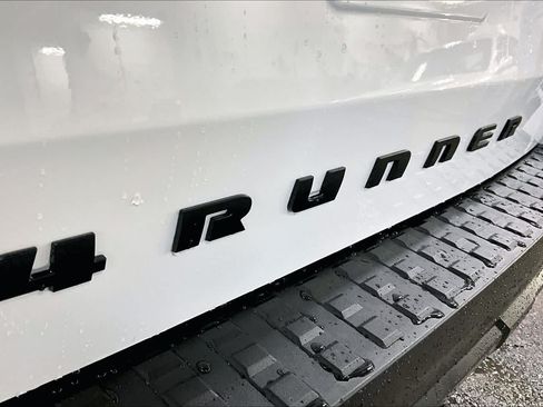 Certified 2025 Toyota 4Runner SR5 AWD/4WD image 10