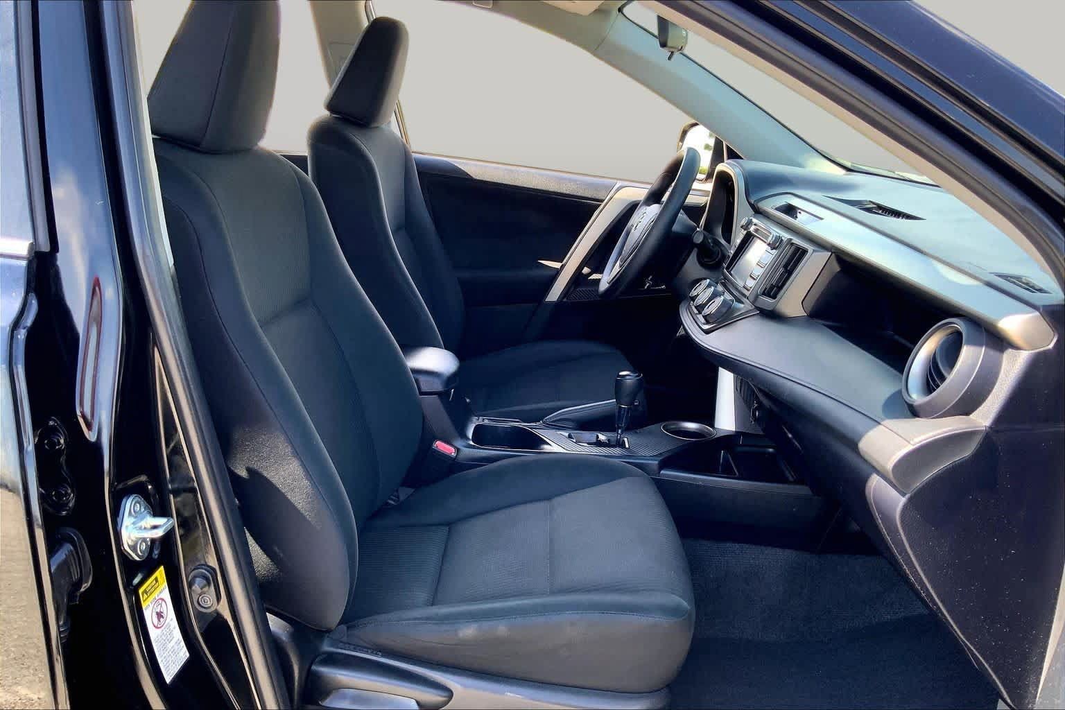 Used 2015 Toyota RAV4 LE FWD image 9