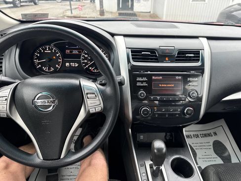 Used 2015 Nissan Altima 2.5 S w/ Sport Value Package image 7