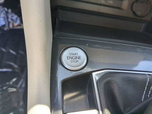 Certified 2023 Volkswagen Tiguan SEL R-Line image 33