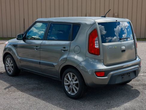 Used 2013 Kia Soul + w/ Eco Pkg FWD image 4