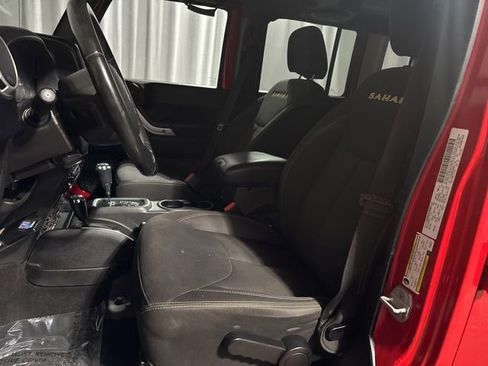 Used 2013 Jeep Wrangler Unlimited Sahara AWD/4WD image 11