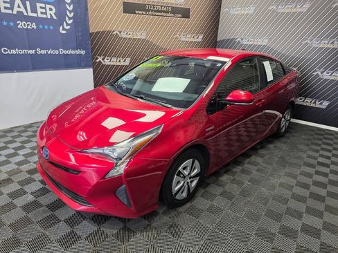 Used 2017 Toyota Prius Three FWD image 1