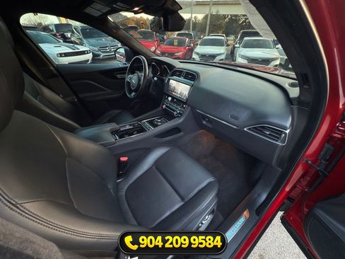 Used 2020 Jaguar F-PACE Premium image 27